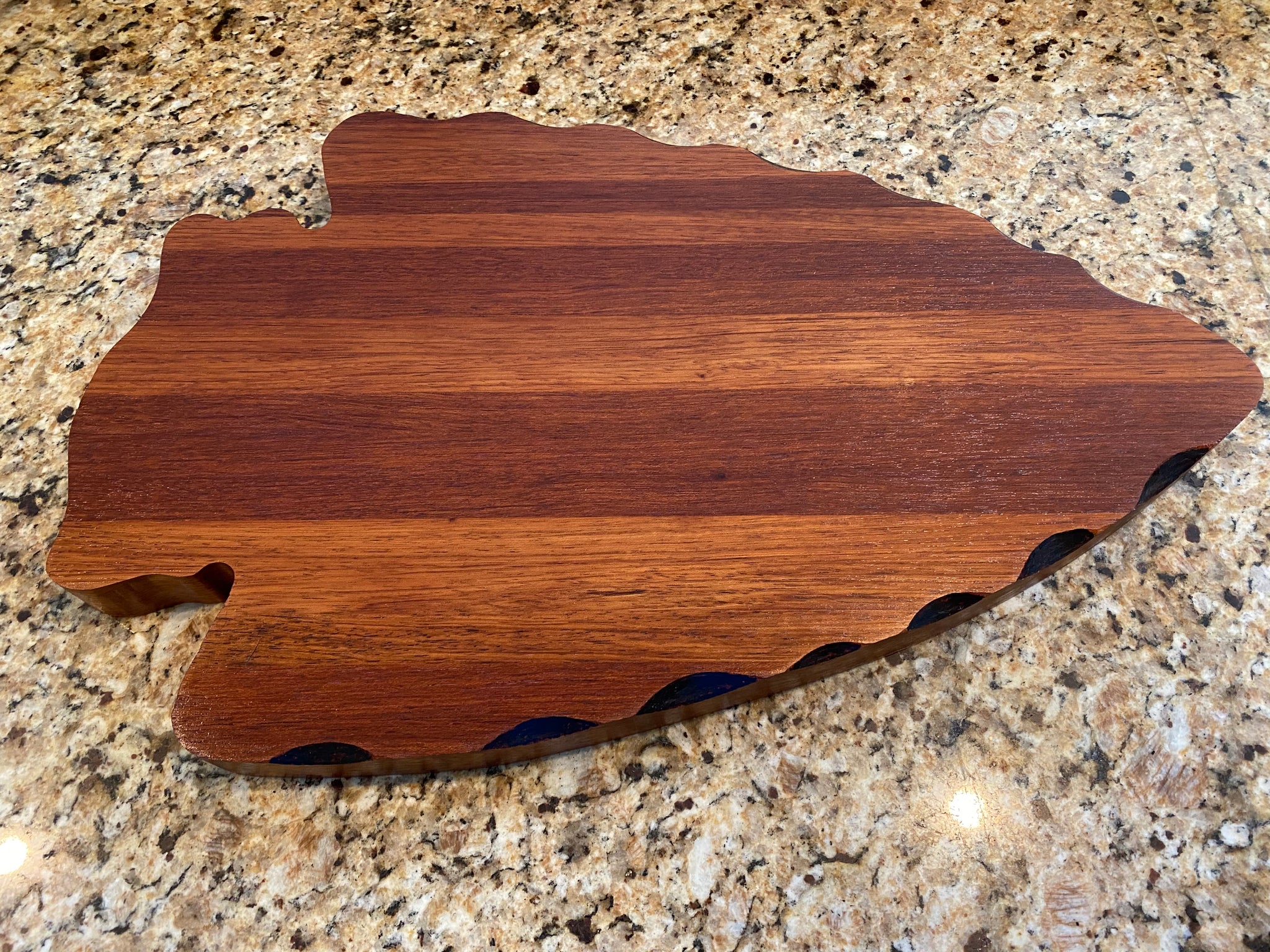 Bread board made of the Brazilian hardwoods, tigerwood, greenheart, curupay  a;ongside Dutch maple. A suitable size of 23x50 cm. - Kitchen artwoods